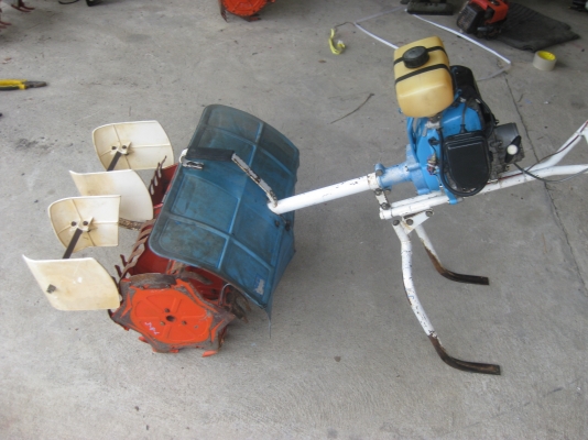 เครื่องพรวนหญ้าในร่องข้าว