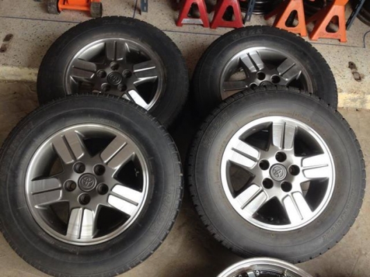 เเม็ก Vigo ขอบ15 5รู114 พร้อมยาง 215/70/15