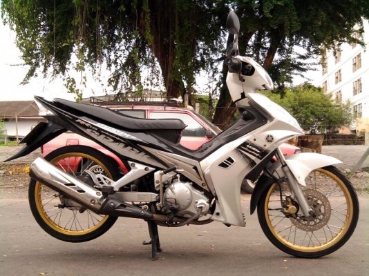 ขออนุญาติขาย Yamaha Spark 135RR สีขาวมุก คลัชมือ