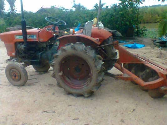 ขายรถไถ1801สภาพพร้อมใช้งานสวยๆ พร้อมผาน1พลวง