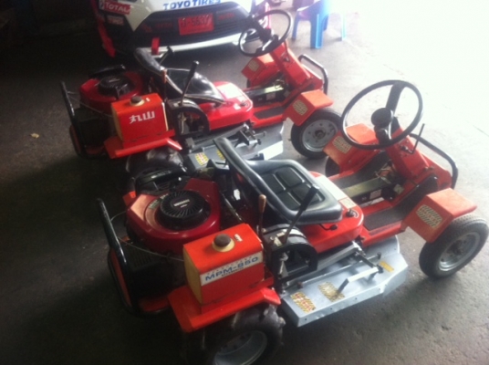 ขายรถตัดหญ้านั่งขับแบบโกคาสครับ ขายรถตัดหญ้านั่งขับแบบโกคาสครับ