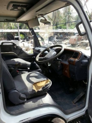 รถบรรทุก 6 ล้อดั๊มพ์ ยี่ห้อ ISUZU รุ่น NQR