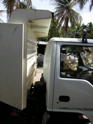 รถบรรทุก 6 ล้อดั๊มพ์ ยี่ห้อ ISUZU รุ่น NQR