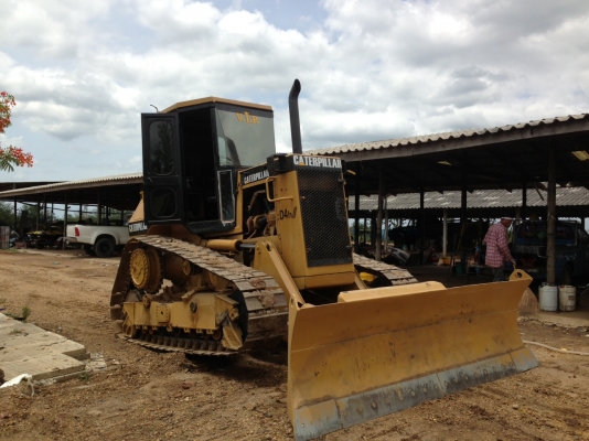 ขายรถแทรกเตอร์ CAT D4H-SERIES-2 ตีนไก่  เกียร์ท๊อค สภาพรถสวย แอร์เย็น เครื่องดี ปั้มแรง สนใจโทร