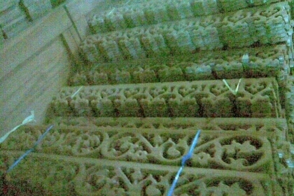 ไม้สักฉลุลายหน้า 6 นิ้ว หนา 1 นิ้วเป็นไม้สักแก่ครับมีหลายลายครับ  แบบระแนงหน้า 6 นิ้ว  หนา 1 นิ้ว ยาว 80 ซ.ม แบบหยดน้ำติดตามเชิงชายหรือจั่ว หน้า 6  หนา  1 นิ้ว ความยาวประมาณ 1 เมตร แบบเอียงเฉียงติดตามราวบรรได หน้า 6  หนา  1 นิ้ว ความยาวประมาณ 80 ซ.ม