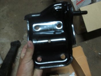 ขาย เบ้ายึดโช็คหลัง LH ใส่ DMAX all new ตัวสูง