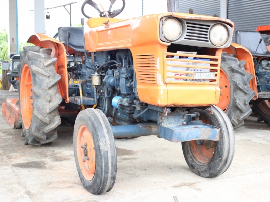 ขายรถไถคูโบต้า L2000 พร้อมตัดหญ้า 1.00 เมตร ถูกๆชัวร์(ลำพูน)