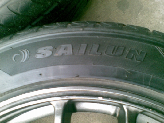 แม็ก RS  ขอบ 17 หน้า 8 ครึ่ง หลัง 9 ครึ่ง