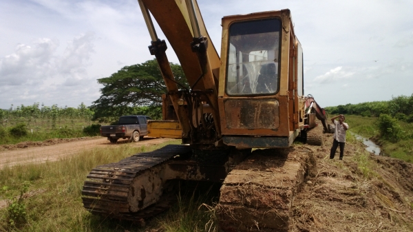 PC200-2 รถเดิมๆ เครื่อง ปั้ม เดิม รถทำงานอยู่... PC200-2 รถเดิมๆ เครื่อง ปั้ม เดิม รถทำงานอยู่...