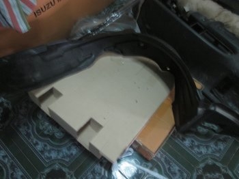 ขาย ยางซุ้มล้อหน้า RH ใส่ VIGO