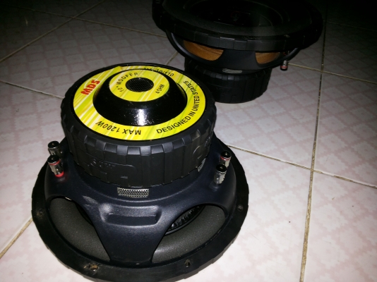 ขายถูกๆดอกซับ10นิ้ว1คู่สภาพใหม่มากเลยครับแม่เหล็ก2ชั้น