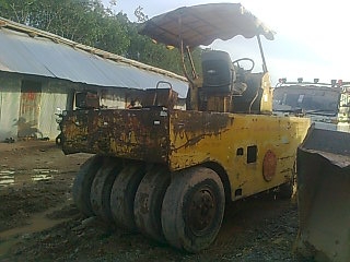 ขายรถบดล้อยาง 9 ล้อ SAKAI เลขตัวรถ 10962 น้ำหนักขนาด 10 ตัน เอกสารเล่มทะเบียน ราคา 200000