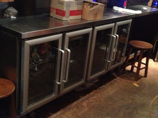 ขอบคุณเฮียนิพลสุขสวัสดิ์ ขอบคุณครับ**เหลือ 1ใบ**ตู้แซ่โชว์เบียร์-เหล้าวาย-สภาพดี  แยกคอมฯไว้นอกร้าน  มี 2 แบบ เย็นปกติ ขายถูก ๆๆ