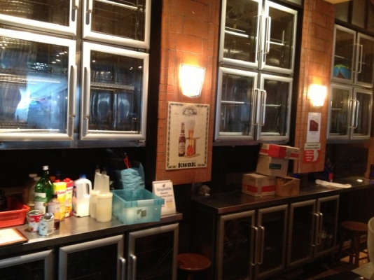 ขอบคุณเฮียนิพลสุขสวัสดิ์ ขอบคุณครับ**เหลือ 1ใบ**ตู้แซ่โชว์เบียร์-เหล้าวาย-สภาพดี  แยกคอมฯไว้นอกร้าน  มี 2 แบบ เย็นปกติ ขายถูก ๆๆ