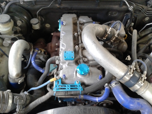 ขายเครื่องคอมมอลเรล2500พร้อมเกียร์+อุปกรณ์แต่งตามรุปเครื่องยังใช้อยู่ในรถไม่มีปัญหา