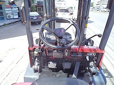 ขายรถยกนิสสัน 2 ตัน  เครื่องเบนซิน เกียร์ออโต้ (2 ระบบ น้ำมัน-แก๊สนอก)  กระบอกคู่  เสาสูง 3 เมตร  ยางตันใหม่ พวงมาลัยเพาเว่อร์  สีเดิมจากนอก นำเข้าจากญี่ปุ่น ใช้งานได้ทันที