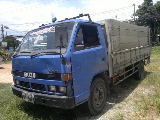 ขายรถ ISUZU NPR 1 คัน กับ ISUZU NKR 1 คัน