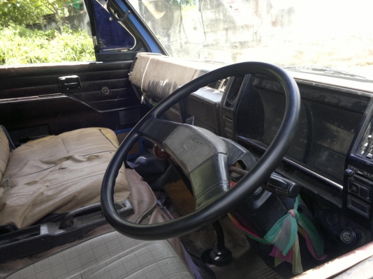 ขายรถ ISUZU NPR 1 คัน กับ ISUZU NKR 1 คัน