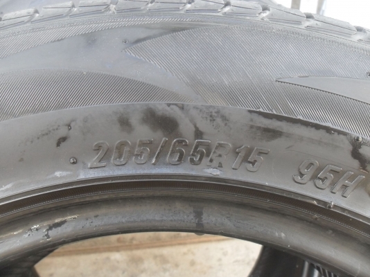 ยาง MAXXIS 205/65R15ปี09 สวยๆ 4 เส้น ราคา 2300 บาท