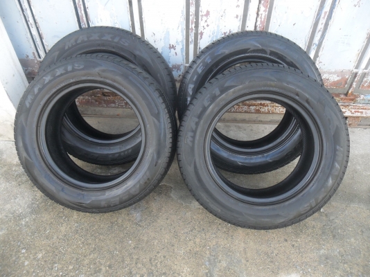 ยาง MAXXIS 205/65R15ปี09 สวยๆ 4 เส้น ราคา 2300 บาท