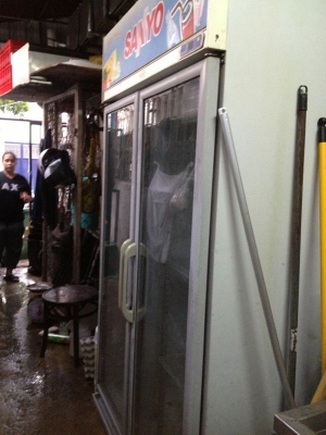 ตู้แซ่โชว์  ขายเครื่องดื่ม  สภาพดี  ใช้งานปกติ  จากทองหล่อ