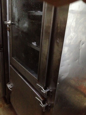 ขายตู้แซ่แสตนเลส 2 ประตู สภาพดีมาก  เย็นจัด  ขายถูกๆๆๆ