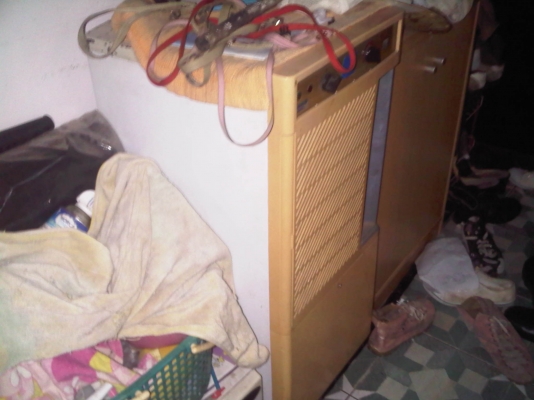 แอร์ตู้เลื่อนได้ ใช้ไฟบ้านตอนแรกใส่ใว้ในแพ