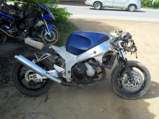 ขาย  FZR 400 3TJ  ไปปั้นต่อ หรือไว้ทำอะหลั่ย รถสตาร์ทติด เดินเบานิ่ง (มีคลิปให้ชมครับ)