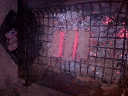 ขายถ่านกะลามะพร้าวอัดแท่ง