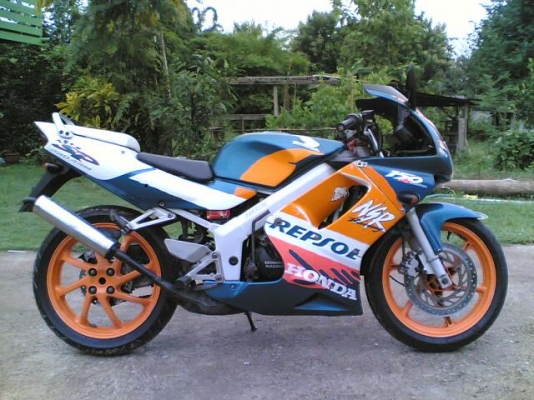 ขาย NSR150SP ทะเบียนเต็มพร้อมโอนเครื่องสมบูรณ์เสื้อเดิมยังไม่ตีปลอกระบบไฟออกหมดไมล์และวัดรอบขึ้นปกติ ขาย 24500 บาท