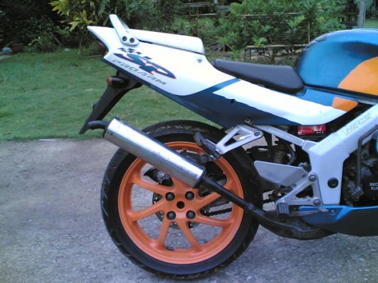 ขาย NSR150SP ทะเบียนเต็มพร้อมโอนเครื่องสมบูรณ์เสื้อเดิมยังไม่ตีปลอกระบบไฟออกหมดไมล์และวัดรอบขึ้นปกติ ขาย 24500 บาท