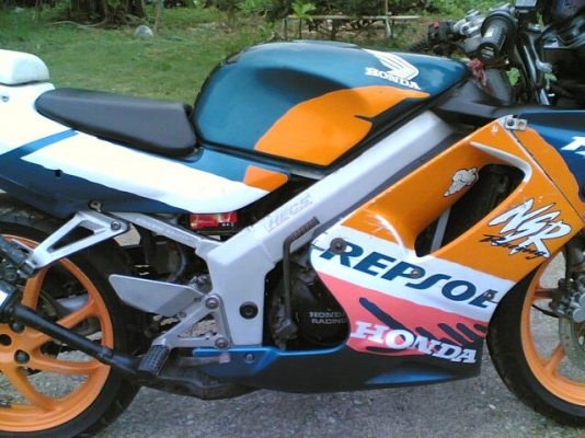 ขาย NSR150SP ทะเบียนเต็มพร้อมโอนเครื่องสมบูรณ์เสื้อเดิมยังไม่ตีปลอกระบบไฟออกหมดไมล์และวัดรอบขึ้นปกติ ขาย 24500 บาท