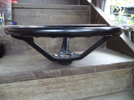 ขายพวงมาลัย /กันโคลน อะไหล่รถยนต์ และอื่นๆๆ