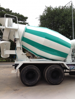 รถโม่ปูนสิบล้อ