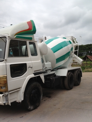 รถโม่ปูนสิบล้อ