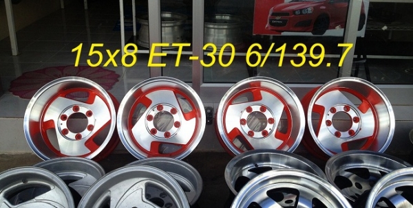 ขายล้อลายใบพัด 15x8 ET-30 6/139.7 ออฟลึก 4.5 นิ้ว สวยๆ ครับ