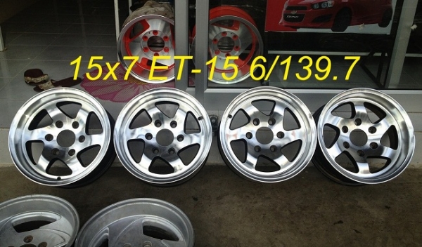 ขายล้อ JRD GERMANY ขอบ 15x7 ET-15 6/139.7 ลาย 6 ก้านเฉียง เงาๆ สวยๆ ครับ