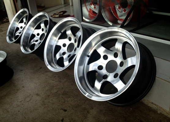 ขายล้อ JRD GERMANY ขอบ 15x7 ET-15 6/139.7 ลาย 6 ก้านเฉียง เงาๆ สวยๆ ครับ