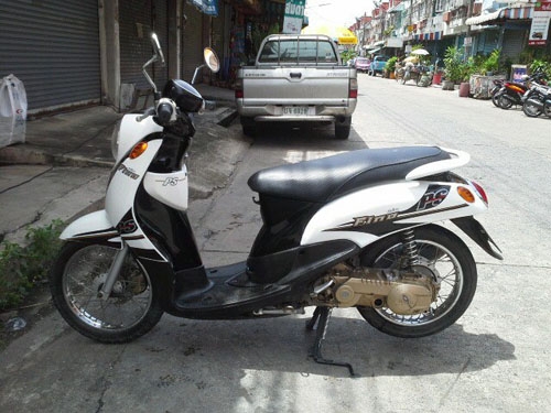 FINO ปี 53 สีขาว ดำ ชุดสีสวย เครื่องดี เอกสารครบถ้วน ไม่หลวม ไม่มีควันขาว