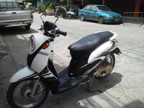 FINO ปี 53 สีขาว ดำ ชุดสีสวย เครื่องดี เอกสารครบถ้วน ไม่หลวม ไม่มีควันขาว