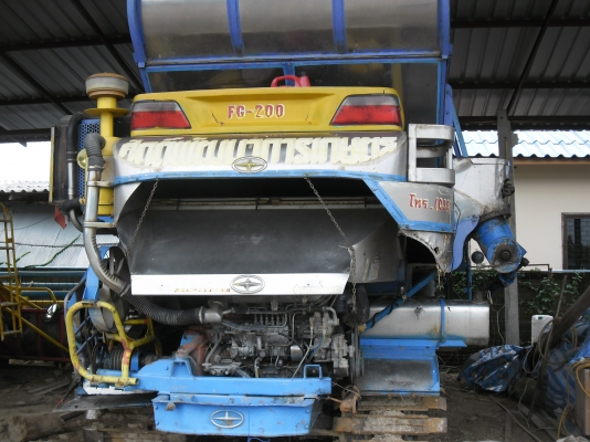 ขายด่วนรถเกี่ยวข้าวศักดิ์พัฒนา FG 2002 ขายด่วนรถเกี่ยวข้าวศักดิ์พัฒนา FG 2002