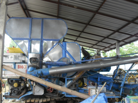 ขายด่วนรถเกี่ยวข้าวศักดิ์พัฒนา FG 2002 ขายด่วนรถเกี่ยวข้าวศักดิ์พัฒนา FG 2002