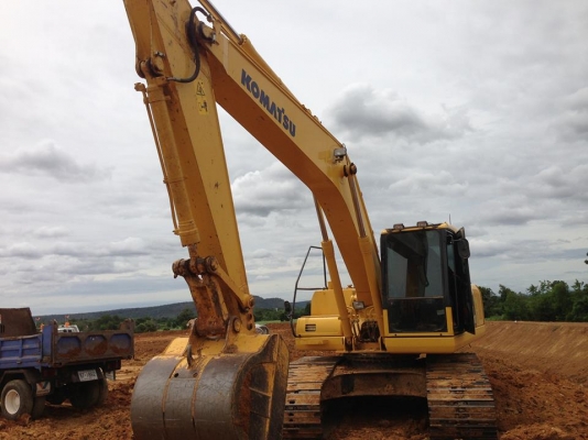 ขายดาวน์ แบคโฮ รุ่น PC200 รุ่น 7 ครับ