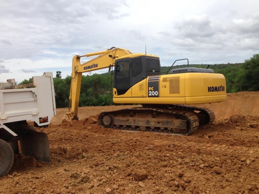 ขายดาวน์ แบคโฮ รุ่น PC200 รุ่น 7 ครับ