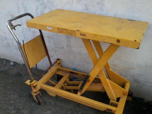 ขายรถยกของหนัก มีล้อด้วยครับ จัดส่งได้ครับ ขายตามสภาพ