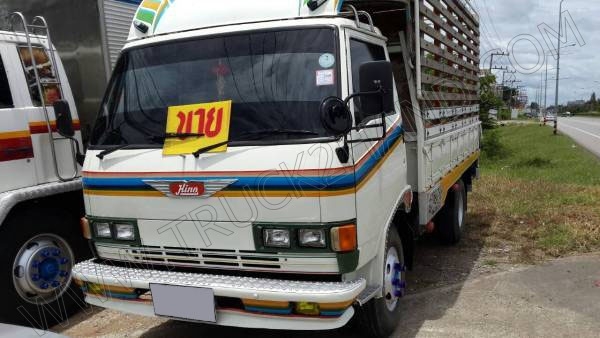 รถบรรทุก 6 ล้อ ยี่ห้อ HINO รุ่น FB12