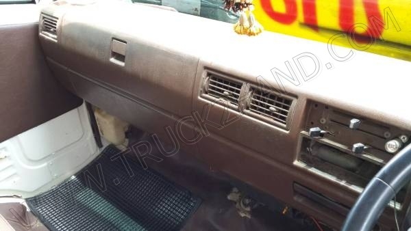 รถบรรทุก 6 ล้อ ยี่ห้อ HINO รุ่น FB12