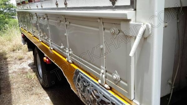 รถบรรทุก 6 ล้อ ยี่ห้อ HINO รุ่น FB12