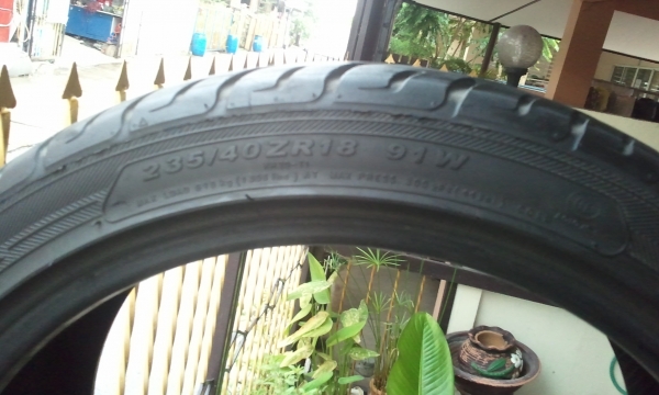 ยางรถยนต์ขอบ 18  สัปดาห์ 09/11 4เส้น ดอกเพียบ