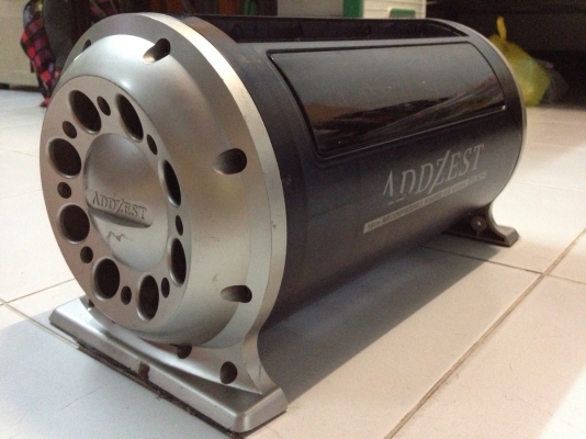 ตู้ซับ ADDZEST (Clarion) SRV505 ตัวนี้บอดี้จะเป็นอะคิลิคแบบโปร่งใส สวยงาม มีไฟสีฟ้า เปิด/ปิด และกระพริบตามจังหวะเพลงได้ มีปุ่มปรับ GAIN / PHASE / FILTER / ILLUMI ลำโพงขนาด ขนาด 6 นิ้วมีแอมป์ในตัว120W ปรับความถี่ 65-155Hz ขนาด ยาว*สูง 19.5 * 38.5*20 ซม.